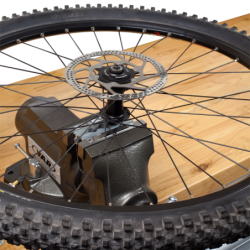 VAR | Professional axle and pedal vise