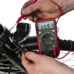 VAR | Auto ranging digital multimeter
